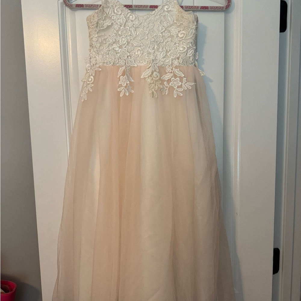 Cream and White Sleeveless Scoop Neck Formal Gown